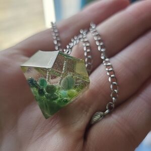 Handmade Green Resin Geometric Pendant Necklace - Women Jewelry